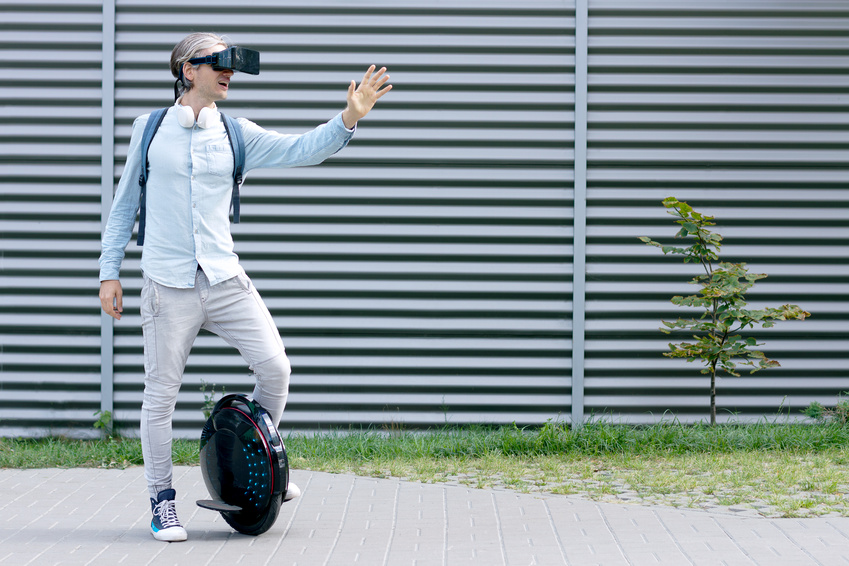 Augmented und Virtual Reality Gadgets und Zubehör - VR Schuhe und neue AR Brillen